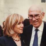 Dagli anni 70 la villa divenne invece un cenacolo di noti artisti, musicisti e architetti di fama internazionale. E questo grazie al medico e professore Lorenzo (figlio di Vincenzo) e a sua moglie Marilena, che nel 1971 apr� a Bari, in via Nicol� dell�Arca, la prima galleria d�arte contemporanea del capoluogo